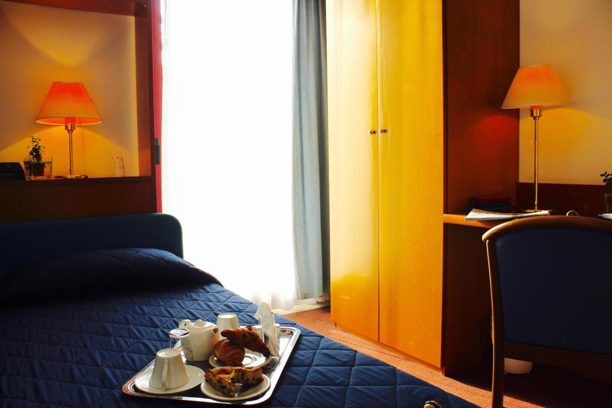 Hotel Arcangelo Rimini Buitenkant foto