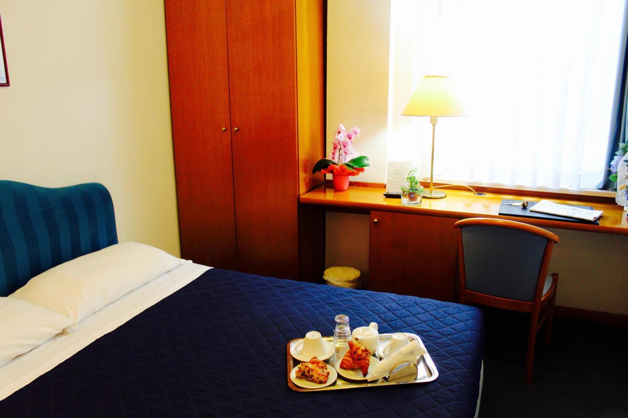 Hotel Arcangelo Rimini Buitenkant foto