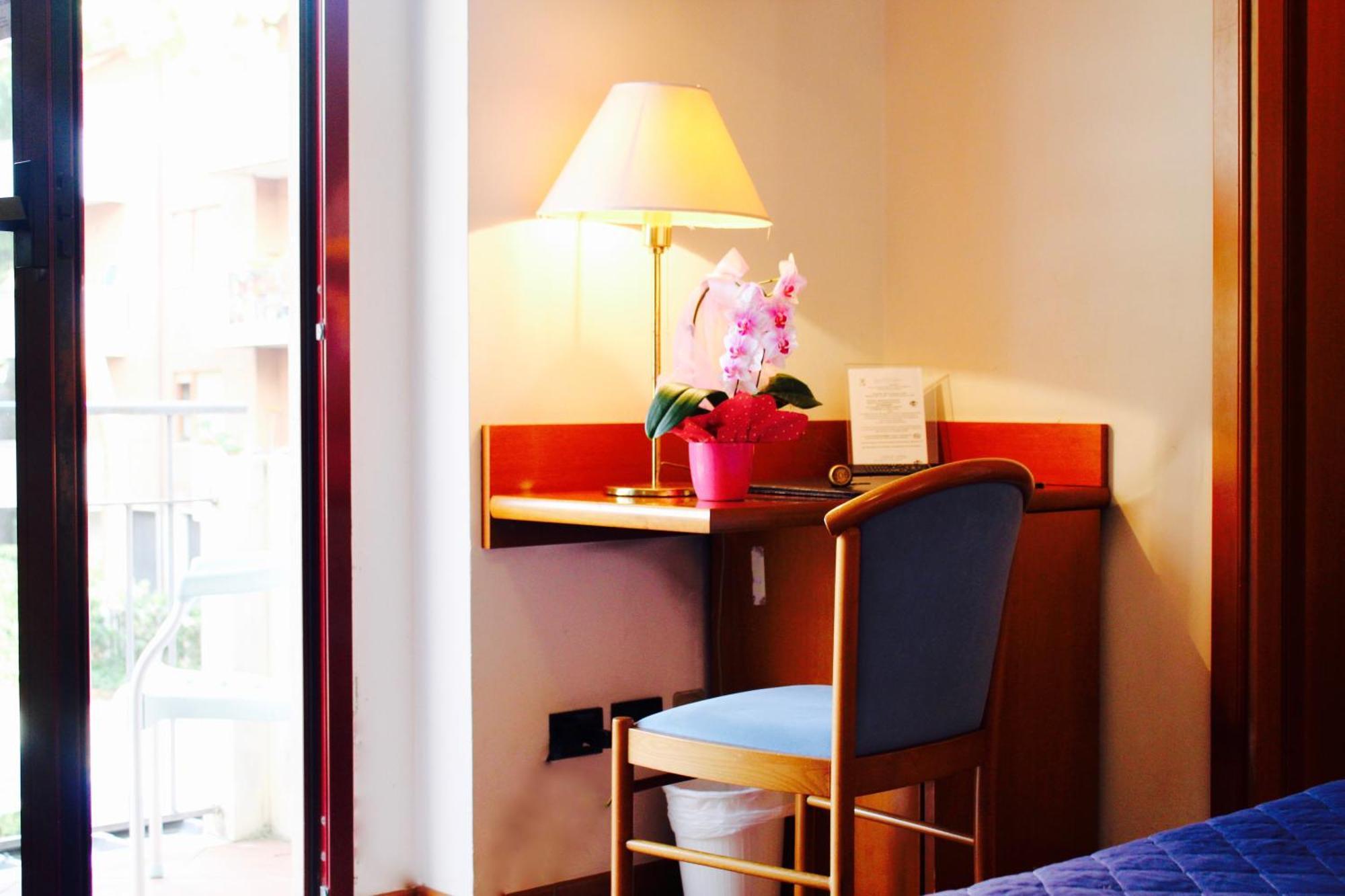 Hotel Arcangelo Rimini Buitenkant foto