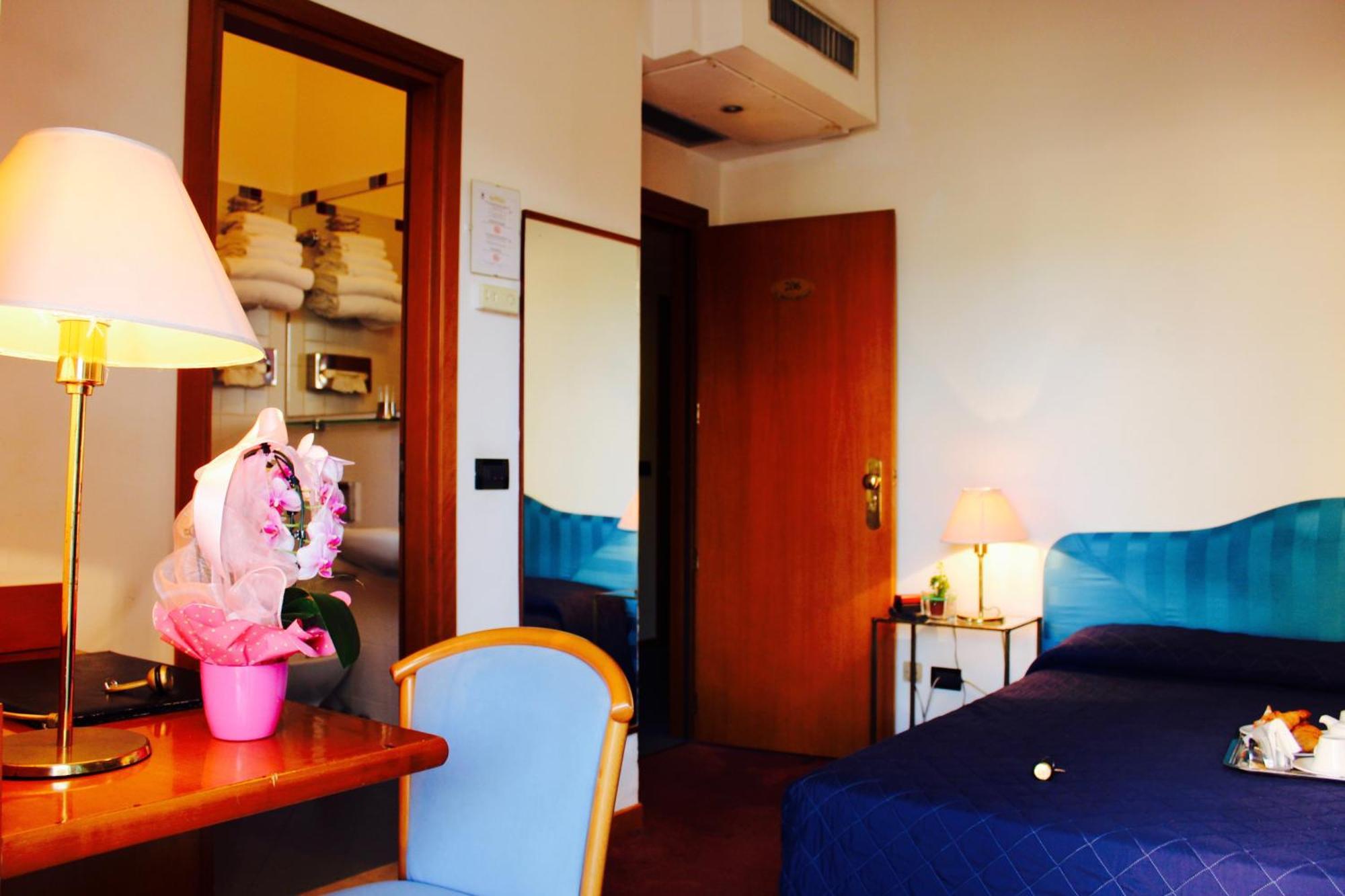Hotel Arcangelo Rimini Buitenkant foto