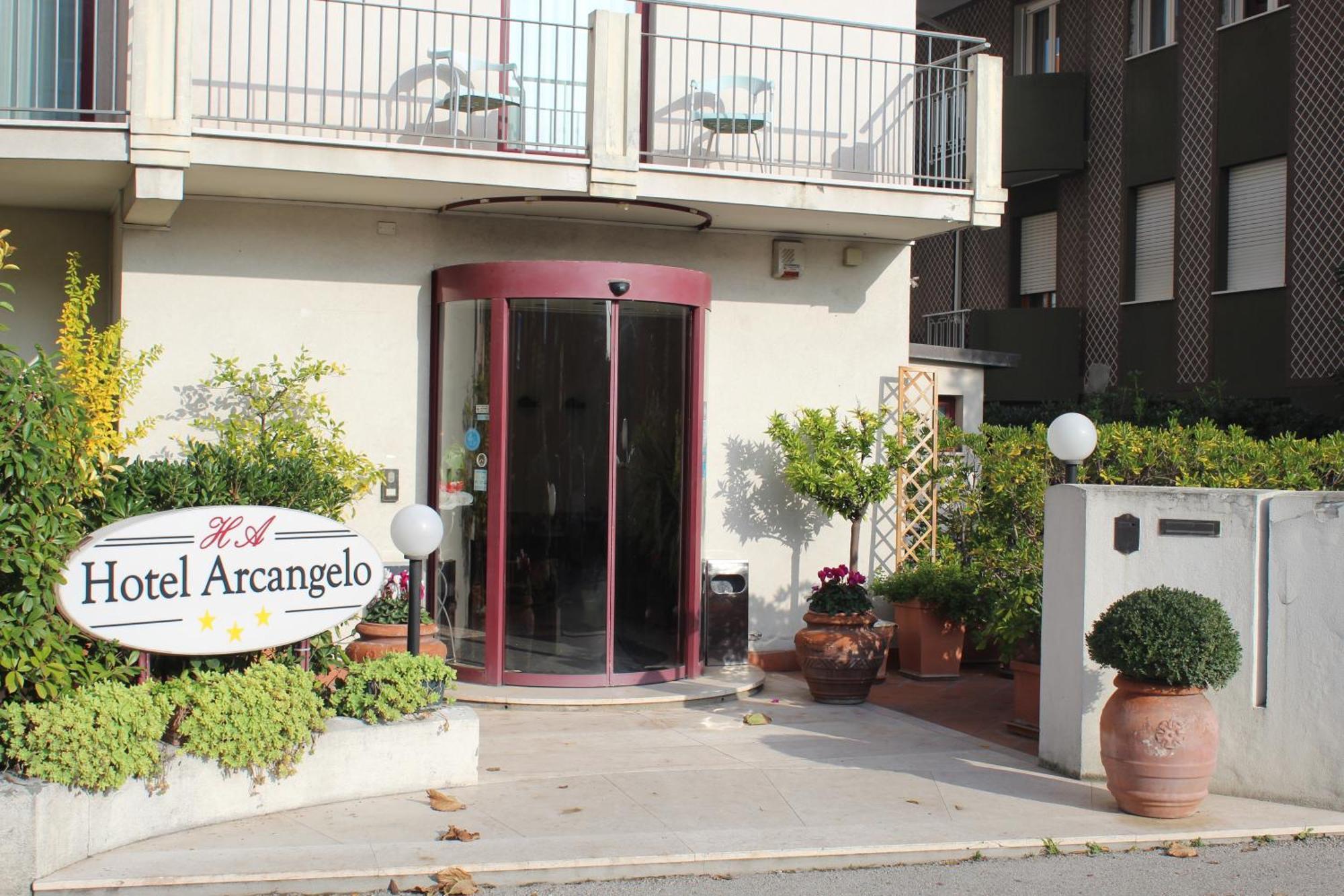 Hotel Arcangelo Rimini Buitenkant foto